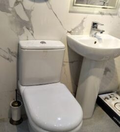 مؤسسة دور مكة للادوات الصحية بالجملة و التجزئة وكيل مصنع راس الخيمه سيراميك وصحي