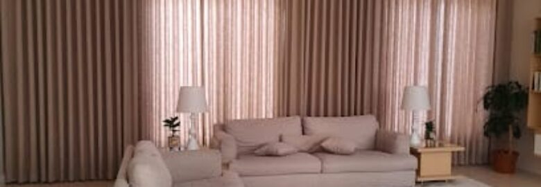 كنب وستارة حديثة في الرياض