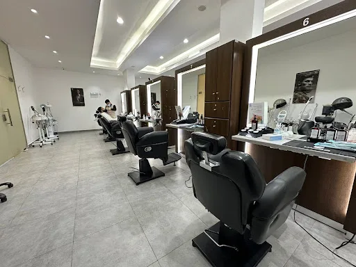 Enaya Salon For Men l صالون للرجال عناية